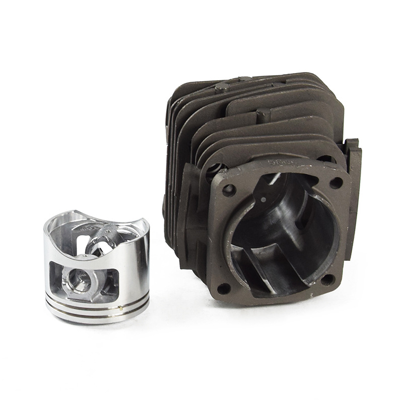 Chainsaw cylinder and piston replacement set