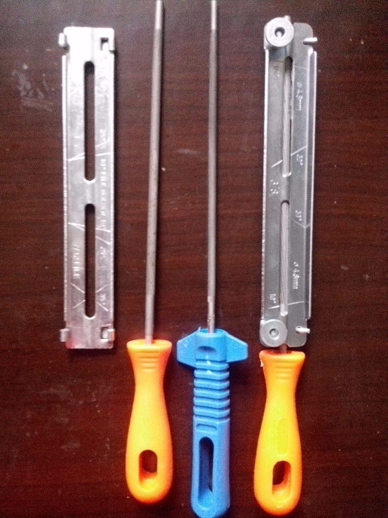 Chainsaw round file and filing guide tools